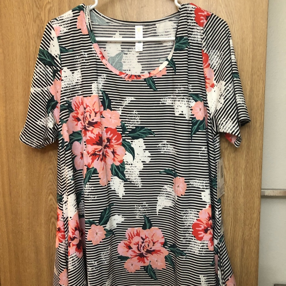 Lularoe unicorn perfect T